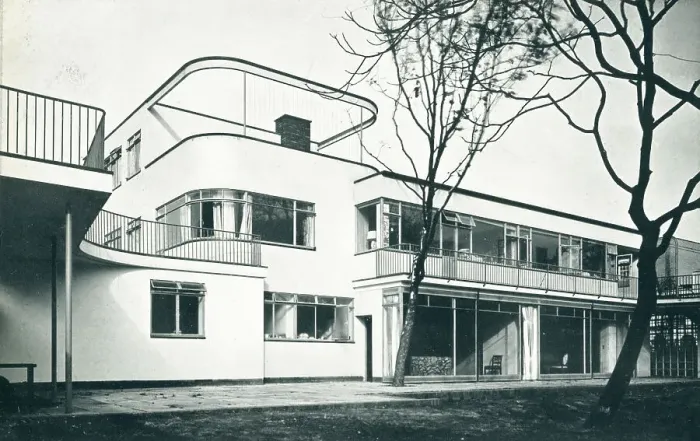 Framed Print : Modernist House In Church Street, Chelsea Framed Print : Modernist House In Church Street, Chelsea