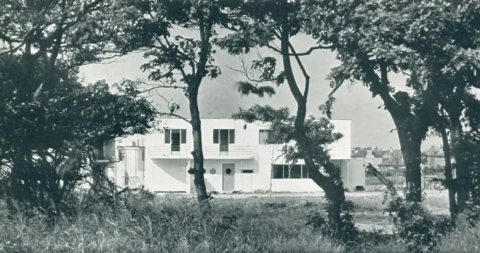 Framed Print : Modernist House, Frinton-On-Sea