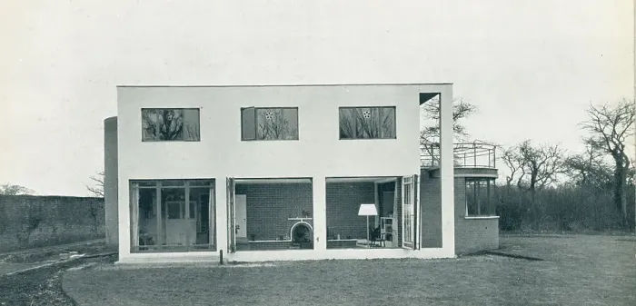 Framed Print : Modernist House, Gerrard's Cross, Bucks Framed Print : Modernist House, Gerrard's Cross, Bucks