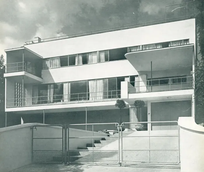 Framed Print : Modernist House, Hampstead Framed Print : Modernist House, Hampstead