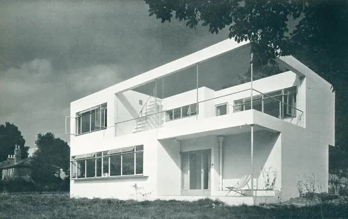 Framed Print : Modernist House, High Street, Iver Framed Print : Modernist House, High Street, Iver
