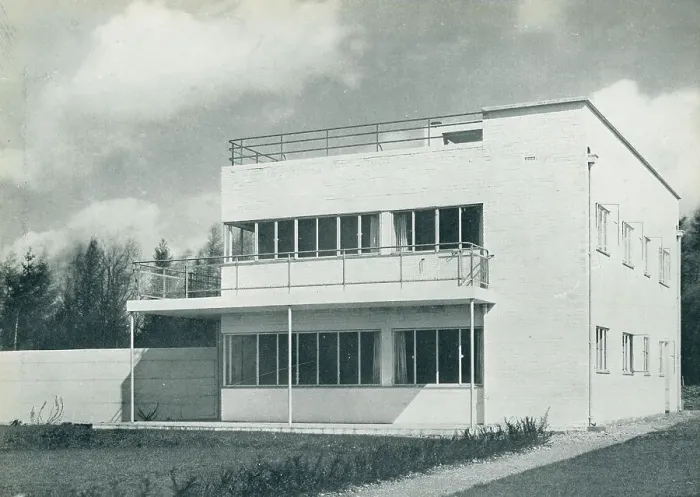Framed Print : Modernist House At Jordans, Bucks, South Elevation Framed Print : Modernist House At Jordans, Bucks, South Elevation