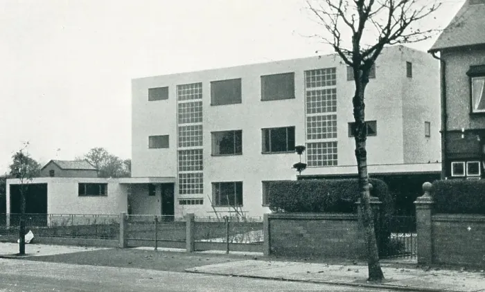 Framed Print : Modernist House At Moor Lane, Crosby, Liverpool Framed Print : Modernist House At Moor Lane, Crosby, Liverpool