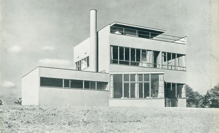 Framed Print : Modernist House, Near Henfield Framed Print : Modernist House, Near Henfield