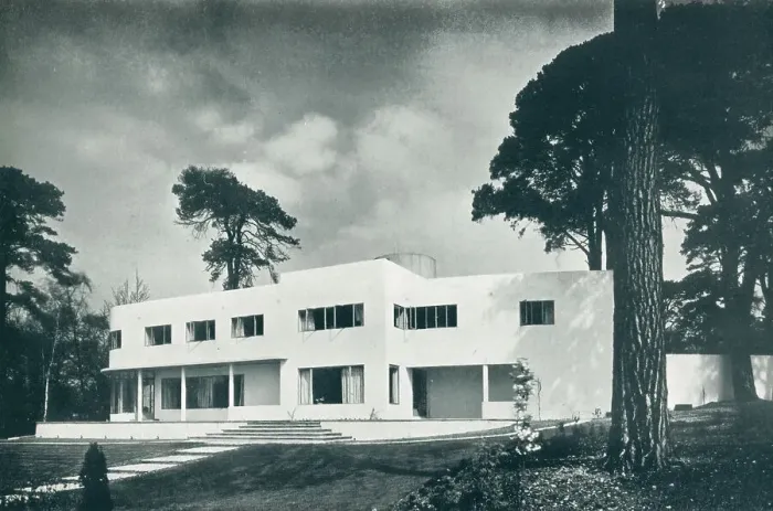 Framed Print : Modernist House At Wentworth, Virginia Water