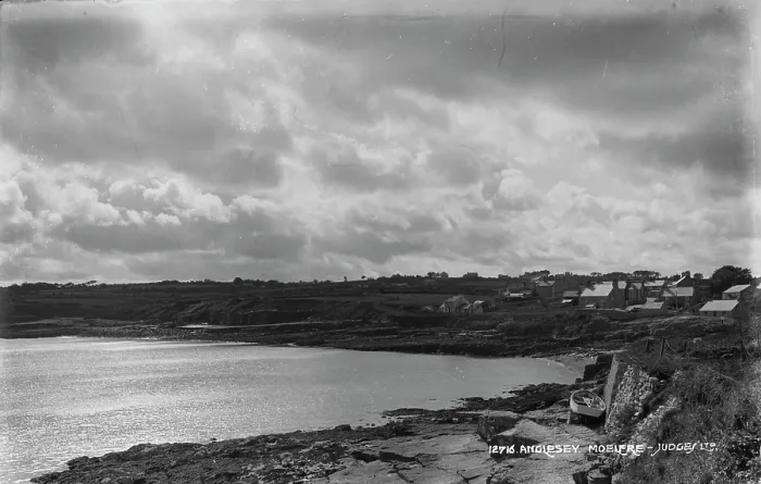 Framed Print : Moelfre, Anglesey Framed Print : Moelfre, Anglesey