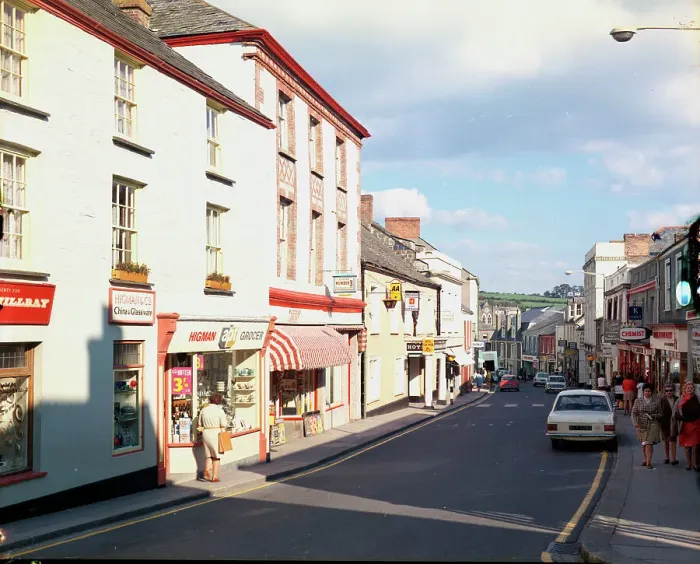 Framed Print : Molesworth Street, Wadebridge Framed Print : Molesworth Street, Wadebridge