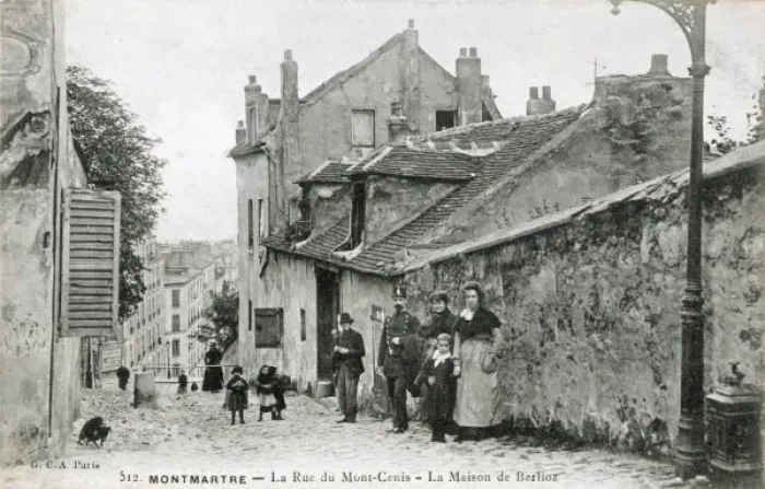 Framed Print : Montmartre / Berlioz House Framed Print : Montmartre / Berlioz House