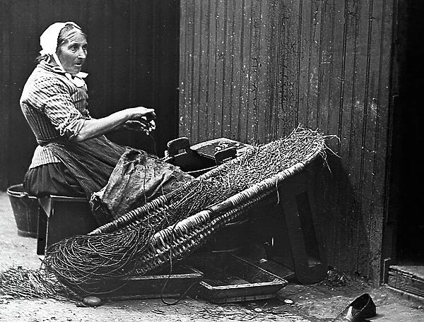 Montrose fish wife baiting the lines Victorian period