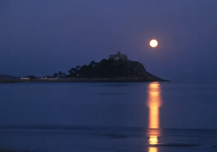 Framed Print : Moonrise over St Michaels Mount, Cornwall Framed Print : Moonrise over St Michaels Mount, Cornwall