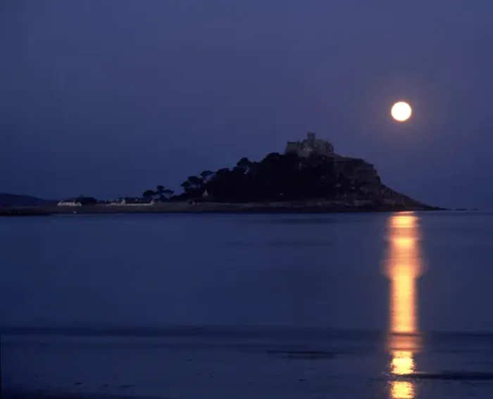 Framed Print : Moonrise over St Michaels Mount, Cornwall Framed Print : Moonrise over St Michaels Mount, Cornwall