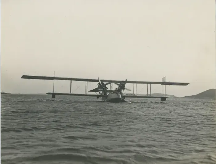 Framed Print : Mooring a Curtiss H12 Large America at RNAS Tresco Scillies Framed Print : Mooring a Curtiss H12 Large America at RNAS Tresco Scillies