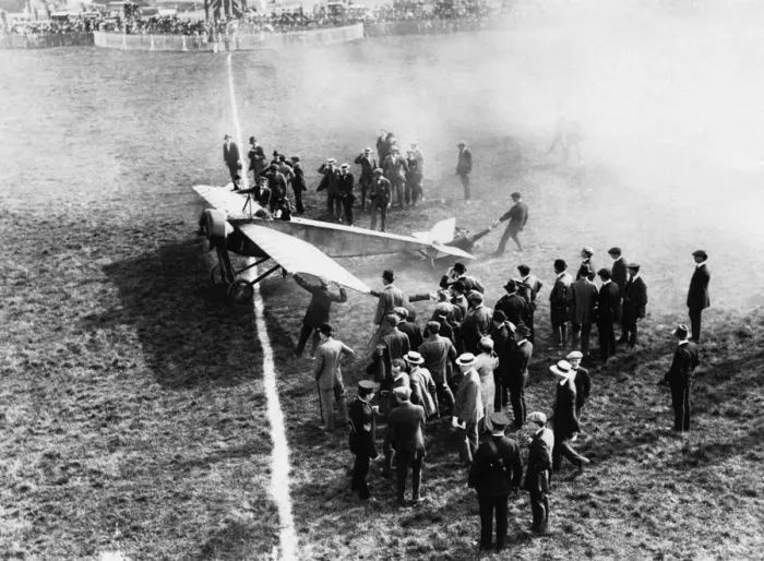 Framed Print : A Morane-Soulnier Monoplane Taking-Off from Hendon 1913 ? Framed Print : A Morane-Soulnier Monoplane Taking-Off from Hendon 1913 ?