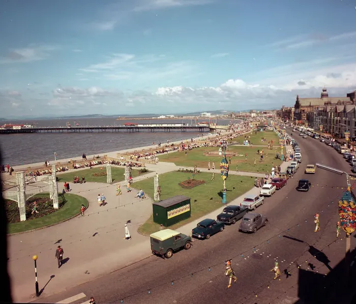 Framed Print : Morecambe - Promenade Framed Print : Morecambe - Promenade
