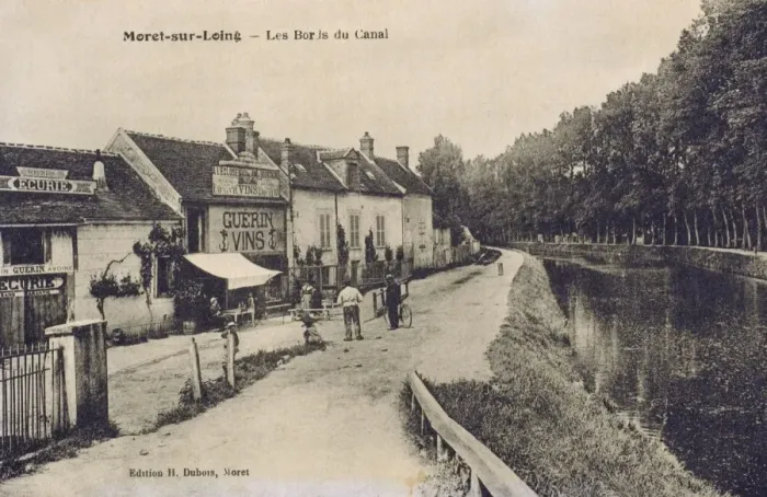 Framed Print : Moret-sur-Loing - Houses and a Wine Shop on the Canal Framed Print : Moret-sur-Loing - Houses and a Wine Shop on the Canal