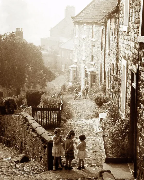 Framed Print : Morning mist in Richmond, Yorkshire, 1940s Framed Print : Morning mist in Richmond, Yorkshire, 1940s