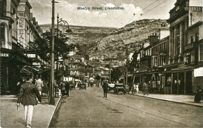 Framed Print : Mostn Street, Llandudno, Clywd - Conwy Framed Print : Mostn Street, Llandudno, Clywd - Conwy