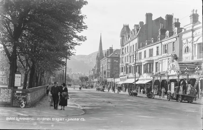 Framed Print : Mostyn Street, Llandudno Framed Print : Mostyn Street, Llandudno