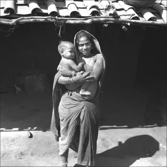 Framed Print : Mother and baby, Mandu, Madhya Pradesh, Central India Framed Print : Mother and baby, Mandu, Madhya Pradesh, Central India