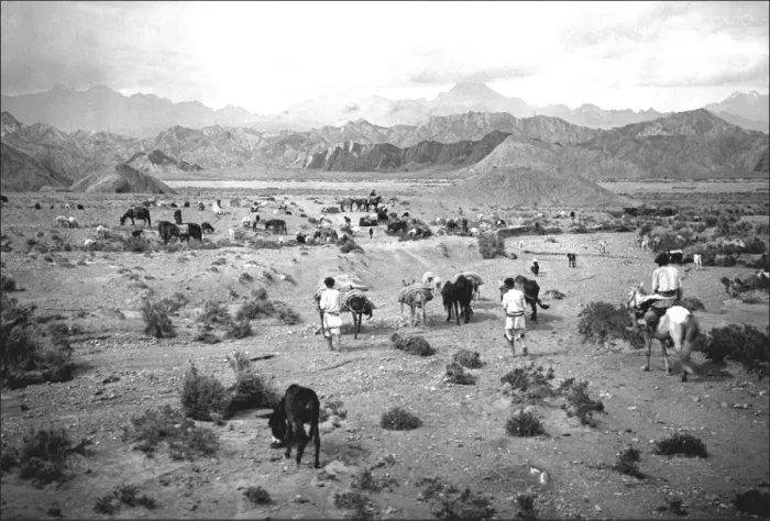 Framed Print : Mountain scene in Kashgar, western China Framed Print : Mountain scene in Kashgar, western China