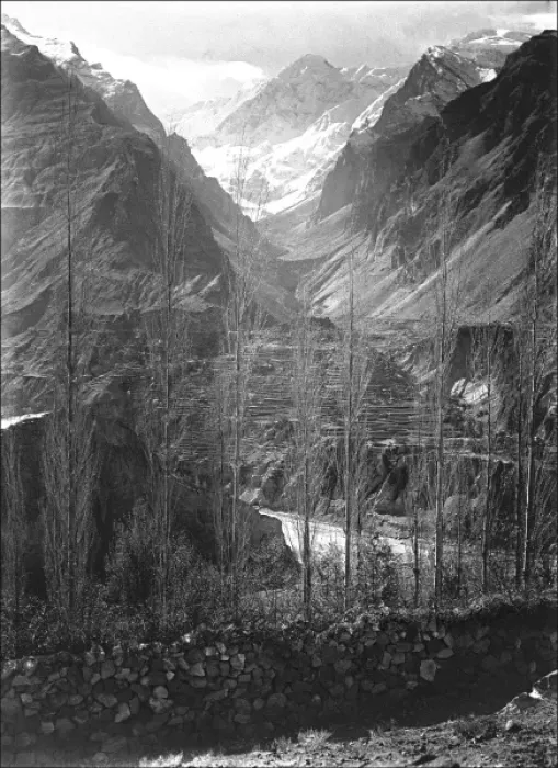 Framed Print : Mountain scene in Kashgar, western China Framed Print : Mountain scene in Kashgar, western China