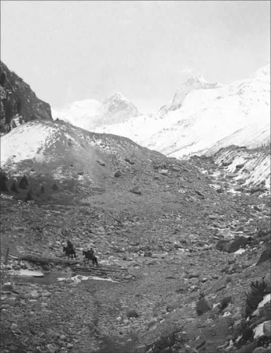 Framed Print : Mountain scene, Kashgar, western China Framed Print : Mountain scene, Kashgar, western China