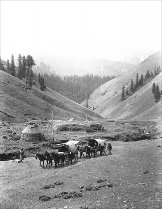 Framed Print : Mountain scene with travellers, Kashgar, western China Framed Print : Mountain scene with travellers, Kashgar, western China