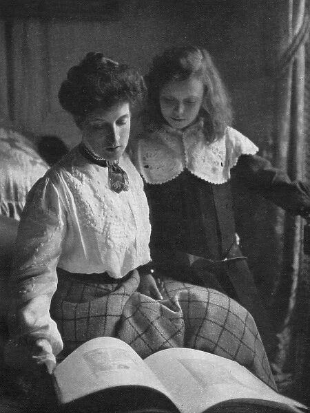 Mrs Asquith with her daughter, Elizabeth
