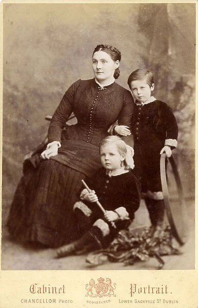 Mrs Leslie and her Children - Cabinet portrait photograph