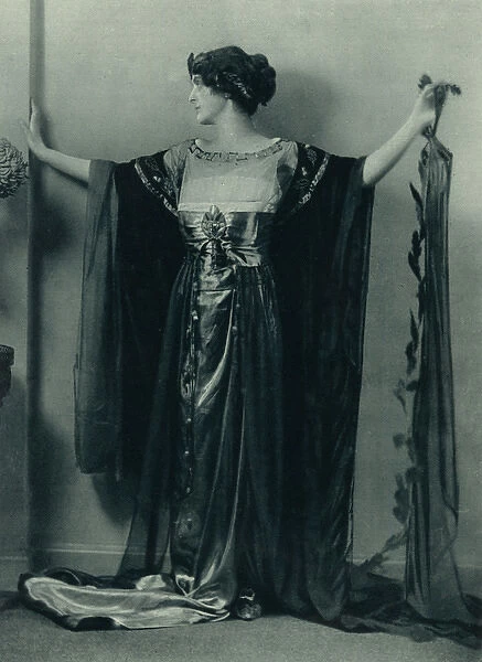 Mrs Morrison-Bell as Oak for Nymphs of Forest tableau