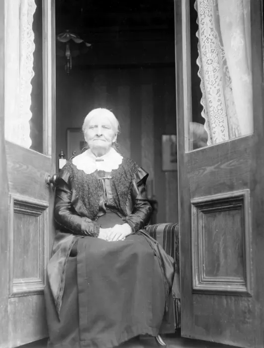 Framed Print : Mrs Palmer, Aged 102 Framed Print : Mrs Palmer, Aged 102