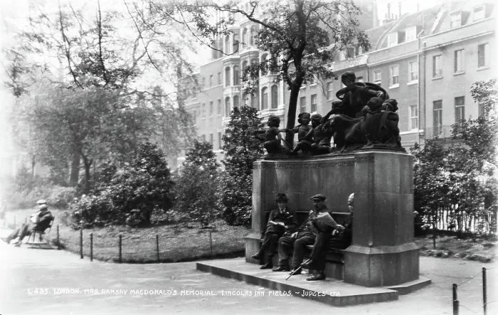 Framed Print : Mrs. Ramsay Macdonald's Memorial in Lincoln's Inn Fields Framed Print : Mrs. Ramsay Macdonald's Memorial in Lincoln's Inn Fields