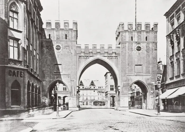 Framed Print : Munich city gate and street, Germany Framed Print : Munich city gate and street, Germany