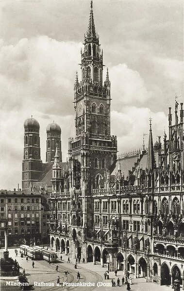 Munich - Neue Rathaus (New Town Hall) & Cathedral