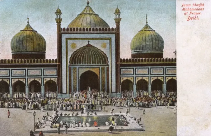 Framed Print : Muslims at prayer at the Masjid-i Jahan-Numa, Delhi, India Framed Print : Muslims at prayer at the Masjid-i Jahan-Numa, Delhi, India