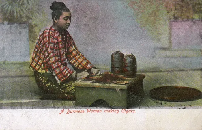 Framed Print : Myanmar - Burmese women rolling leaf tobacco into cigars Framed Print : Myanmar - Burmese women rolling leaf tobacco into cigars