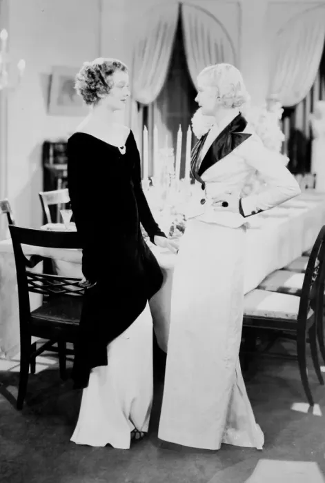Framed Print : Myrna Loy and Una Merkel in Evelyn Prentice (1934) Framed Print : Myrna Loy and Una Merkel in Evelyn Prentice (1934)