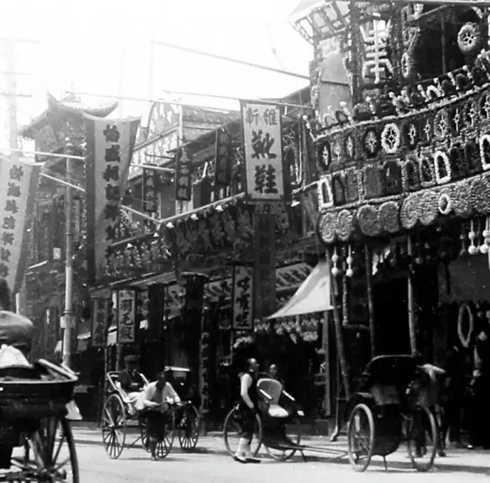 Framed Print : Nanking Road, Shanghai, China, early 1900s Framed Print : Nanking Road, Shanghai, China, early 1900s