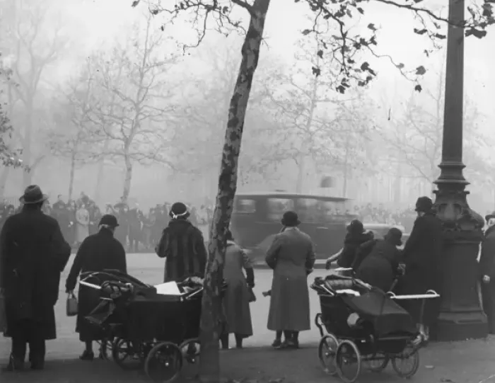 Framed Print : Nannies / The Mall / London Framed Print : Nannies / The Mall / London