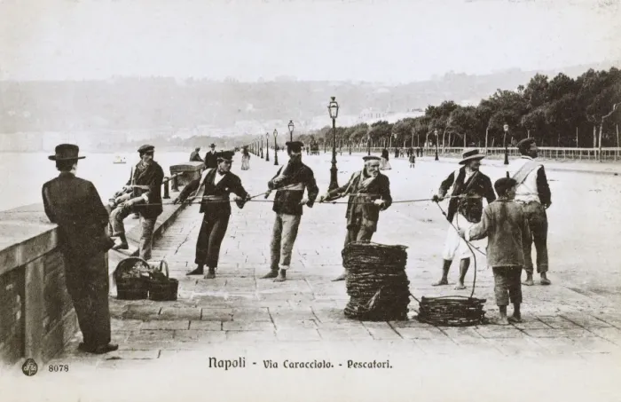 Framed Print : Naples, Italy - Fishermen pulling in their catch Framed Print : Naples, Italy - Fishermen pulling in their catch