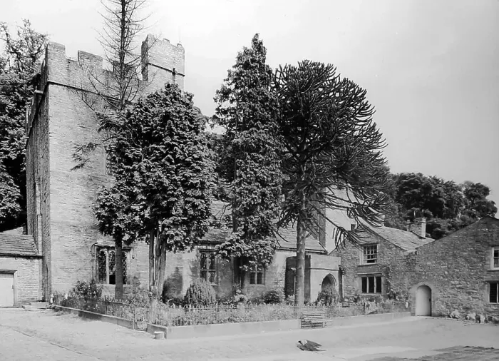 Framed Print : Nappa Hall, Askrigg in the 1930s Framed Print : Nappa Hall, Askrigg in the 1930s