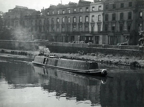 A narrow boat on the Regents Canal, London, Enland. Date: 1950s