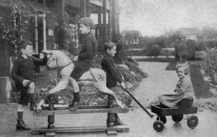 Framed Print : National Childrens Home (NCH), Harpenden - Children at play Framed Print : National Childrens Home (NCH), Harpenden - Children at play