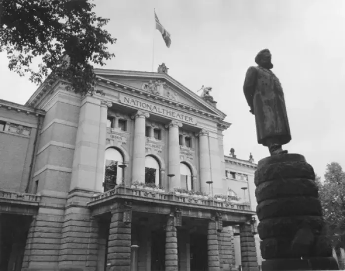 Framed Print : National Theatre Oslo Framed Print : National Theatre Oslo