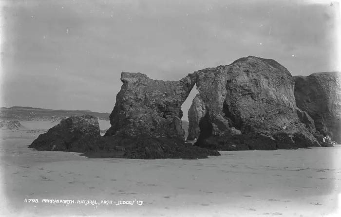 Framed Print : Natural Arch at Perranporth Framed Print : Natural Arch at Perranporth