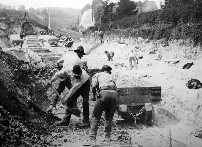Framed Print : Navvies building a railway line in the UK, early 1900s Framed Print : Navvies building a railway line in the UK, early 1900s