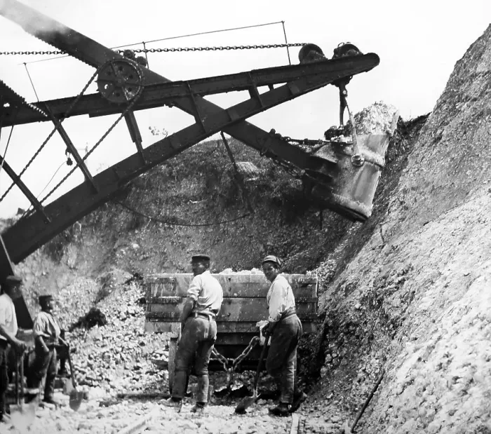 Framed Print : Navvies building a railway line in the UK, early 1900s Framed Print : Navvies building a railway line in the UK, early 1900s