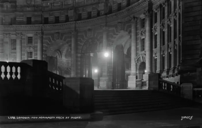 Framed Print : New Admiralty Arch at Night Framed Print : New Admiralty Arch at Night