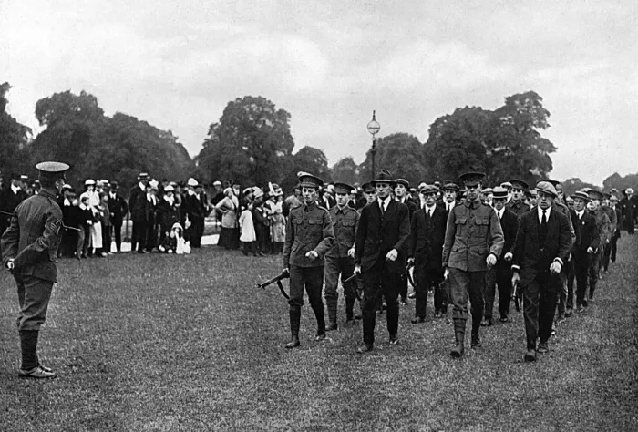 Framed Print : The new army at drill in Hyde Park at the start of WWI Framed Print : The new army at drill in Hyde Park at the start of WWI