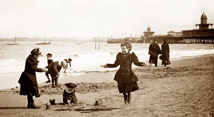 Framed Print : New Brighton beach, early 1900s Framed Print : New Brighton beach, early 1900s